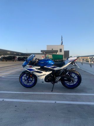 Suzuki GSXR 125 Azul/Blanco