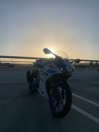 Suzuki GSXR 125 Azul/Blanco