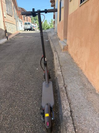 Patinete eléctrico gris