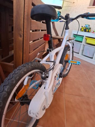 Bicicleta infantil Btwin 16 pulgadas.