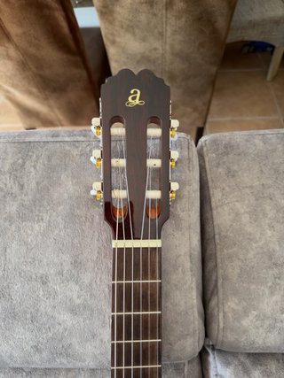 Guitarra Acústica clásica marca Admira