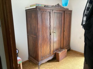 Armario antiguo de madera