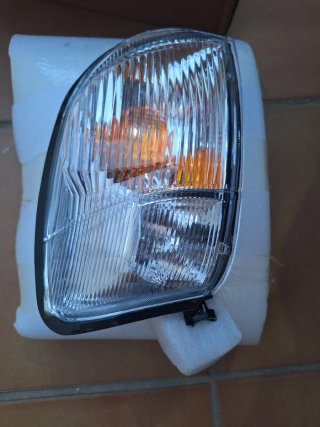 Faro delantero coche Nissan NAVARA