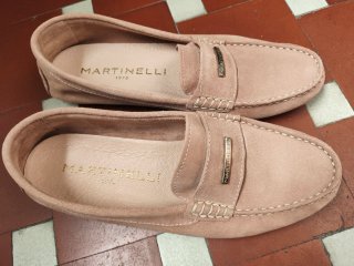 Zapatos Martinelli de ante en tonos beige y rosa,