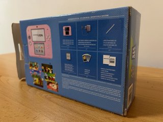 Nintendo 2DS Rosa Tomodachi Life Edición