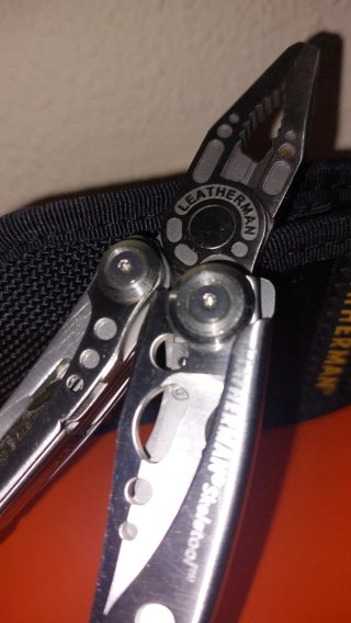 Leatherman Skeletool TM multiherramienta