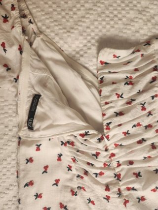 Vestido corto Zara floral talla L