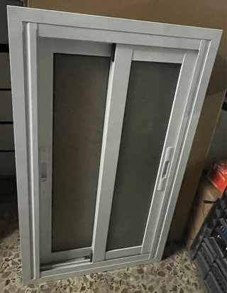Ventana corredera aluminio blanca cristal opaco,