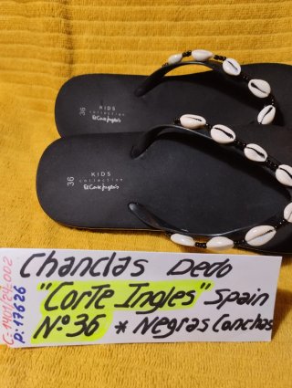 Chanclas El Corte Inglés Negras con Conchas N:36