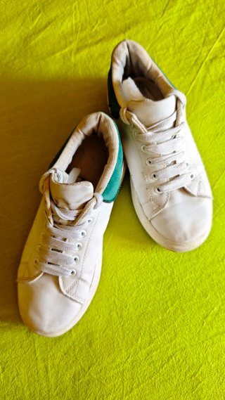 2 pares zapatillas deportivas blancas