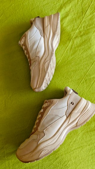 2 pares zapatillas deportivas blancas
