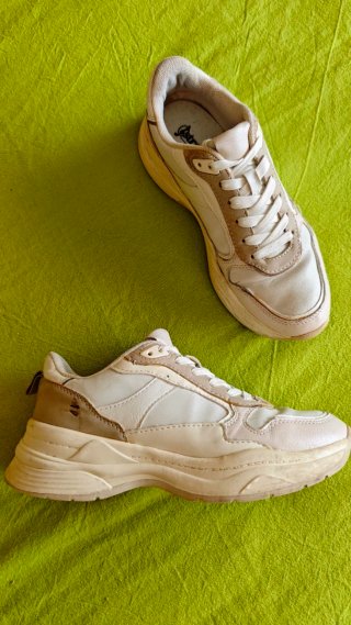 2 pares zapatillas deportivas blancas
