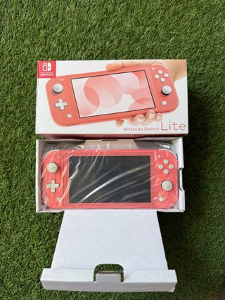 Nintendo Switch Lite Coral con funda de viaje