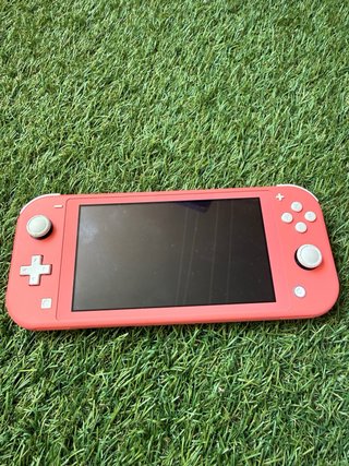 Nintendo Switch Lite Coral con funda de viaje