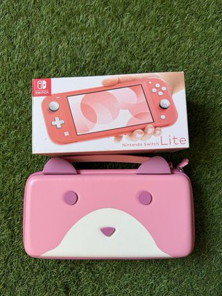 Nintendo Switch Lite Coral con funda de viaje