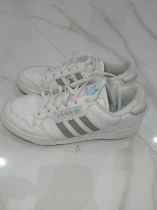Zapatillas Adidas Blancas y Turquesa
