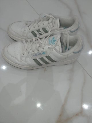 Zapatillas Adidas Blancas y Turquesa