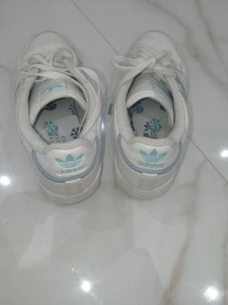 Zapatillas Adidas Blancas y Turquesa