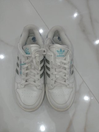 Zapatillas Adidas Blancas y Turquesa