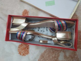 Sandalias doradas multicolor talla 41