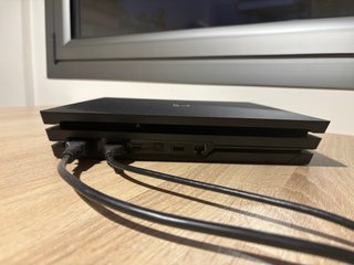 PS4 Pro 1TB + Mando + 4 Juegos