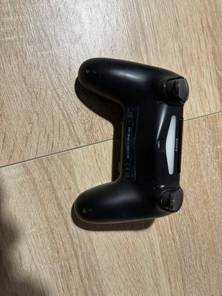 PS4 Pro 1TB + Mando + 4 Juegos