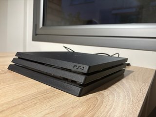 PS4 Pro 1TB + Mando + 4 Juegos