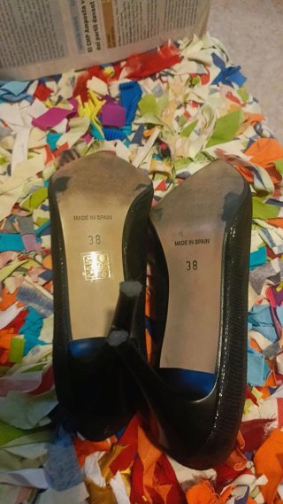 Zapatos de tacón negros  fabricados en España