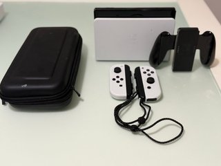 Nintendo Switch oled con accesorios