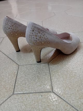 Tacchi beige con strass
