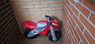 Moto correpasillos infantil roja