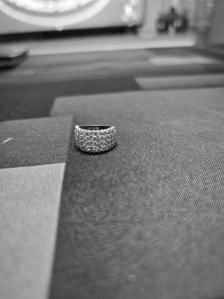 Anillo plateado con circonitas