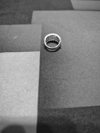 Anillo plateado con circonitas