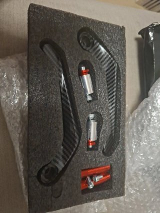 Protector Manillar Moto Carbono y Rojo