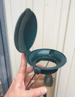 Comedero para pájaros transparente