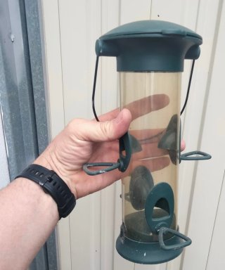 Comedero para pájaros transparente