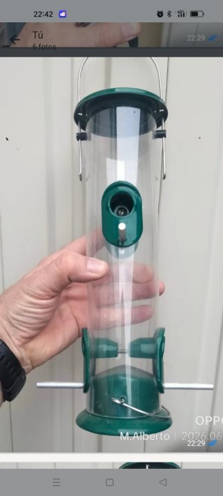 Comedero para pájaros transparente