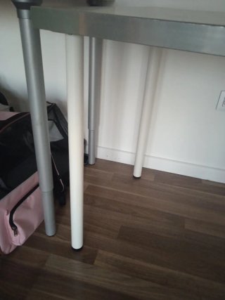 Mesa escritorio Ikea madera y metal