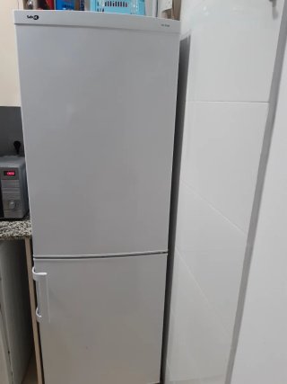 Nevera blanca con congelador separado