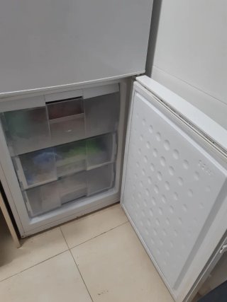 Nevera blanca con congelador separado