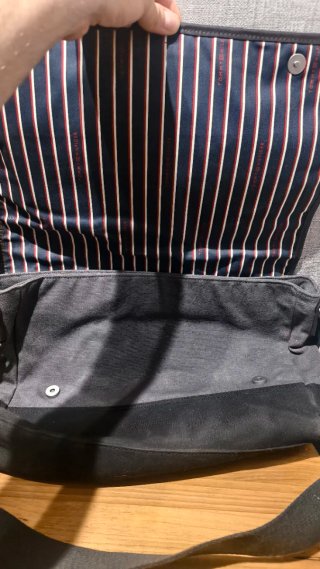 Bolsa portátil Tommy Hilfiger gris y negra