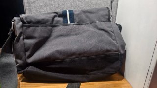 Bolsa portátil Tommy Hilfiger gris y negra