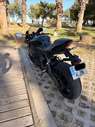 Yamaha YZF-R1 Negra
