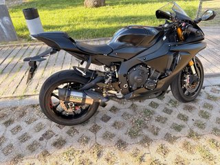 Yamaha YZF-R1 Negra