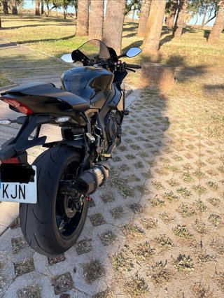 Yamaha YZF-R1 Negra