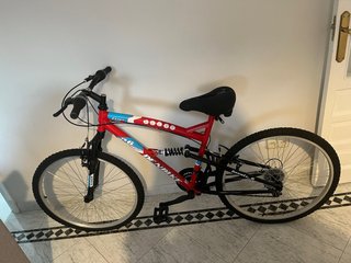 Bicicleta roja Denbike 26 con candado + sillín