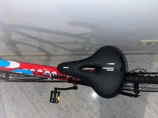 Bicicleta roja Denbike 26 con candado + sillín