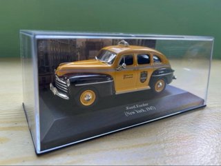 Maquetas Peugeot 206cc y Taxi Ford Fordor NY