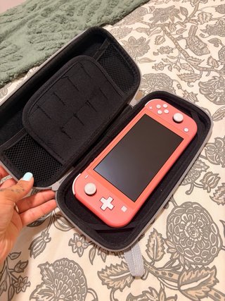 Nintendo Switch Lite Rosa + 4 Juegos