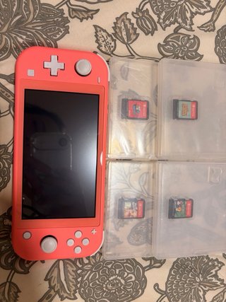 Nintendo Switch Lite Rosa + 4 Juegos